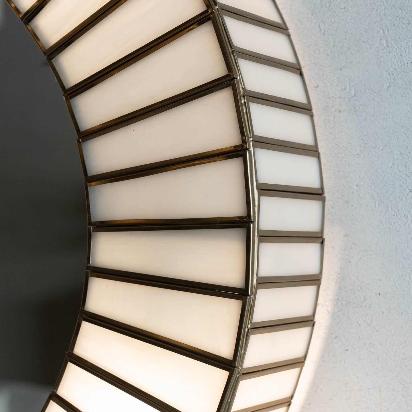 Viola Round Wall Lamp Mirror